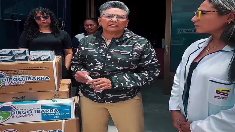 Entrega de Insumos al Hospital Simón Bolívar
