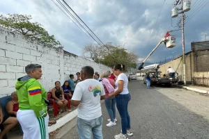 Diego Ibarra optimiza servicio eléctrico en la Esperanza