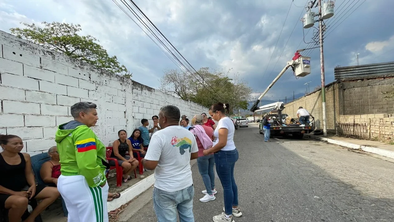 Diego Ibarra optimiza servicio eléctrico en la Esperanza
