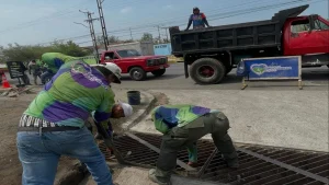 Intensifica limpieza de drenajes en la Carretera Nacional de Mariara