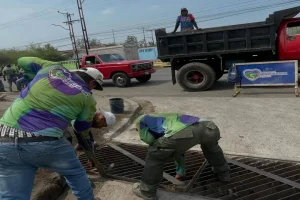 Intensifica limpieza de drenajes en la Carretera Nacional de Mariara