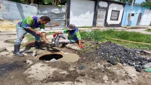 Alcaldía de Diego Ibarra intensifica limpieza de drenajes y tanquillas en el Sector Los Chaguaramos