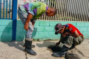 Cuadrillas de Servicios Públicos ejecutan limpieza de cachimbos en preescolar del sector Mariscal Sucre